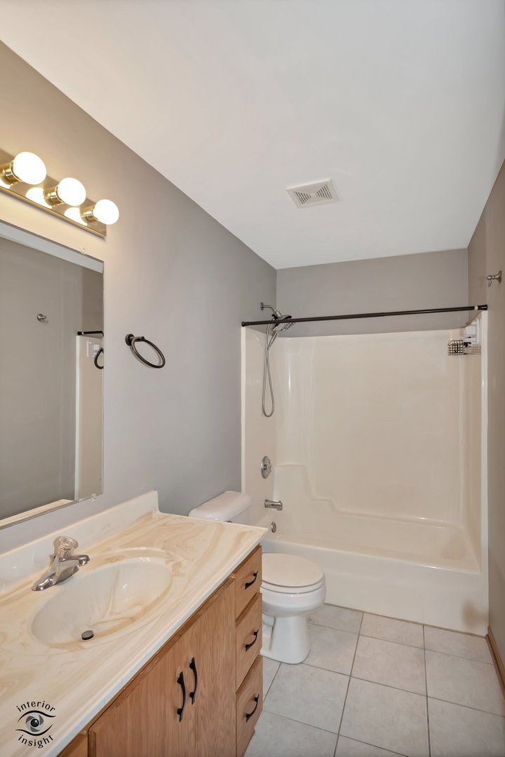 1519 Girard Avenue Unit: 6