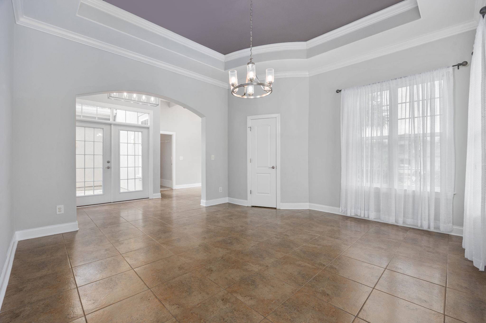 914 Bluffview Dr.