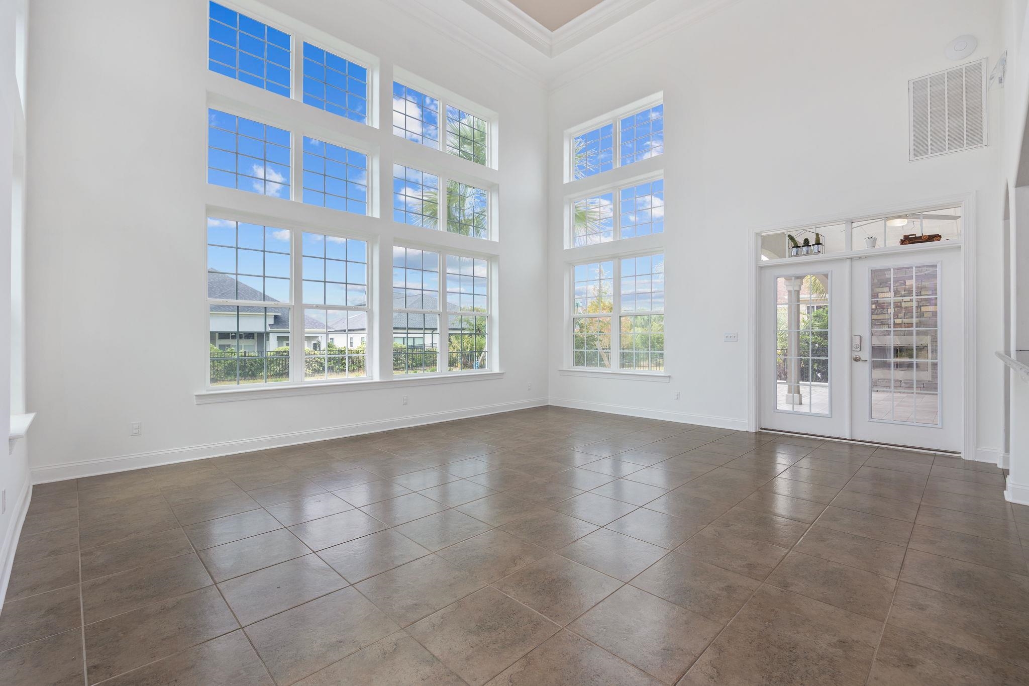 914 Bluffview Dr.