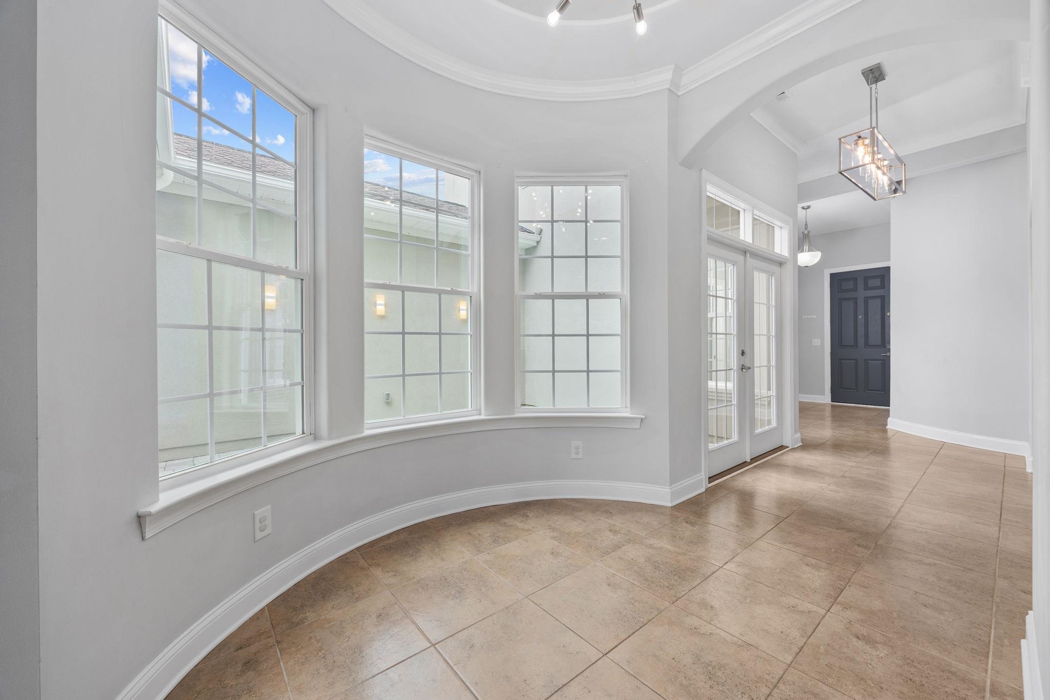 914 Bluffview Dr.