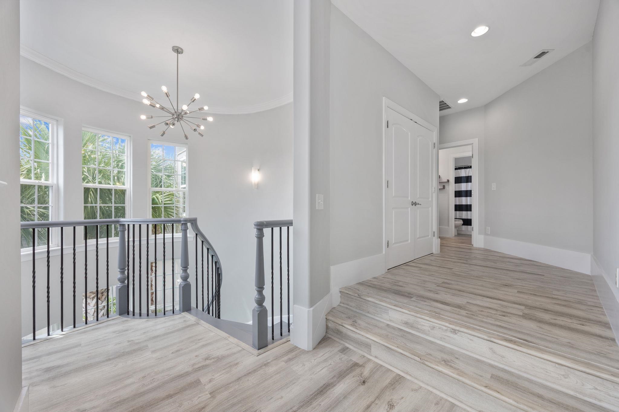914 Bluffview Dr.