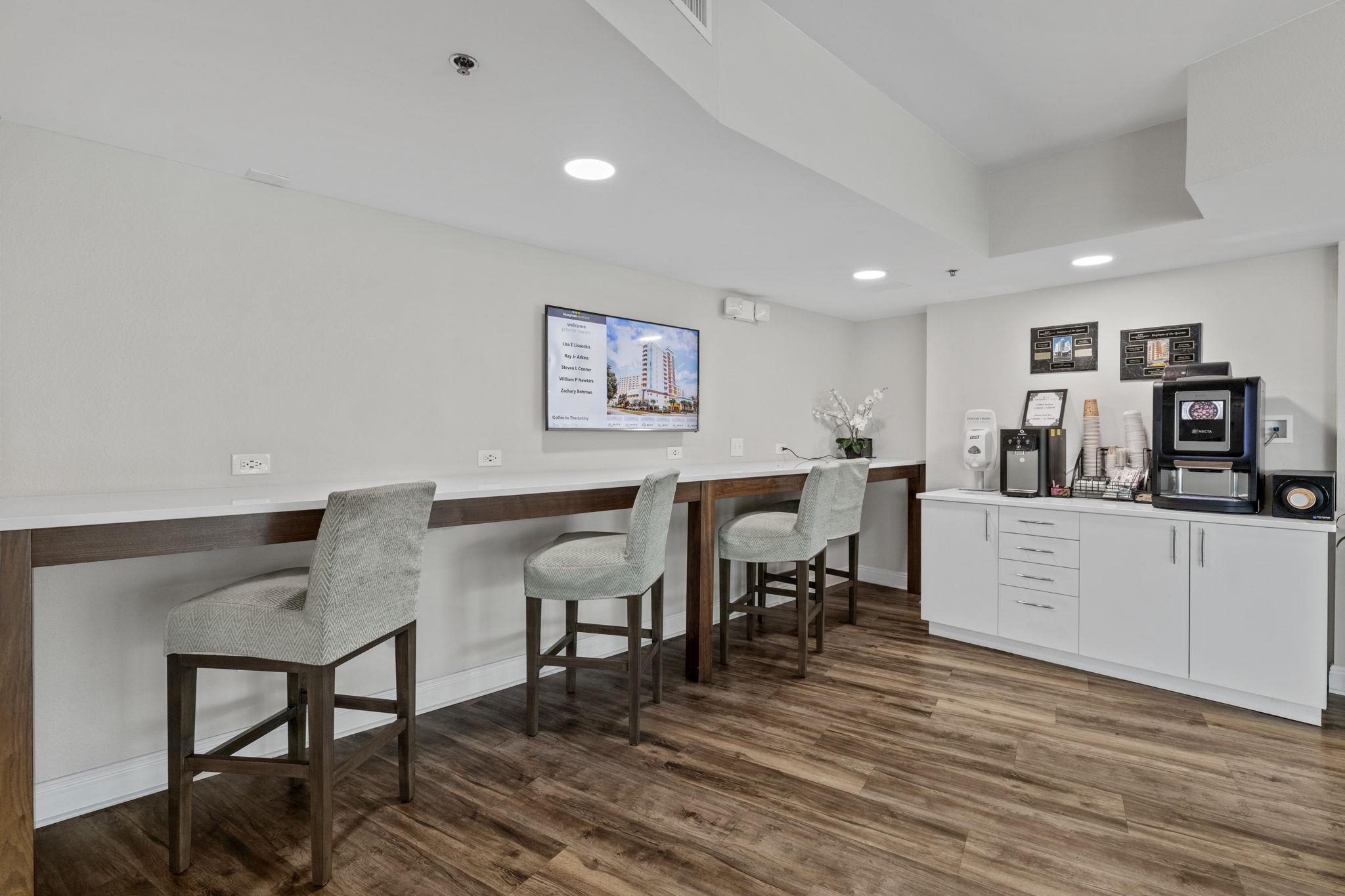 215 77th Ave. N Unit: 402