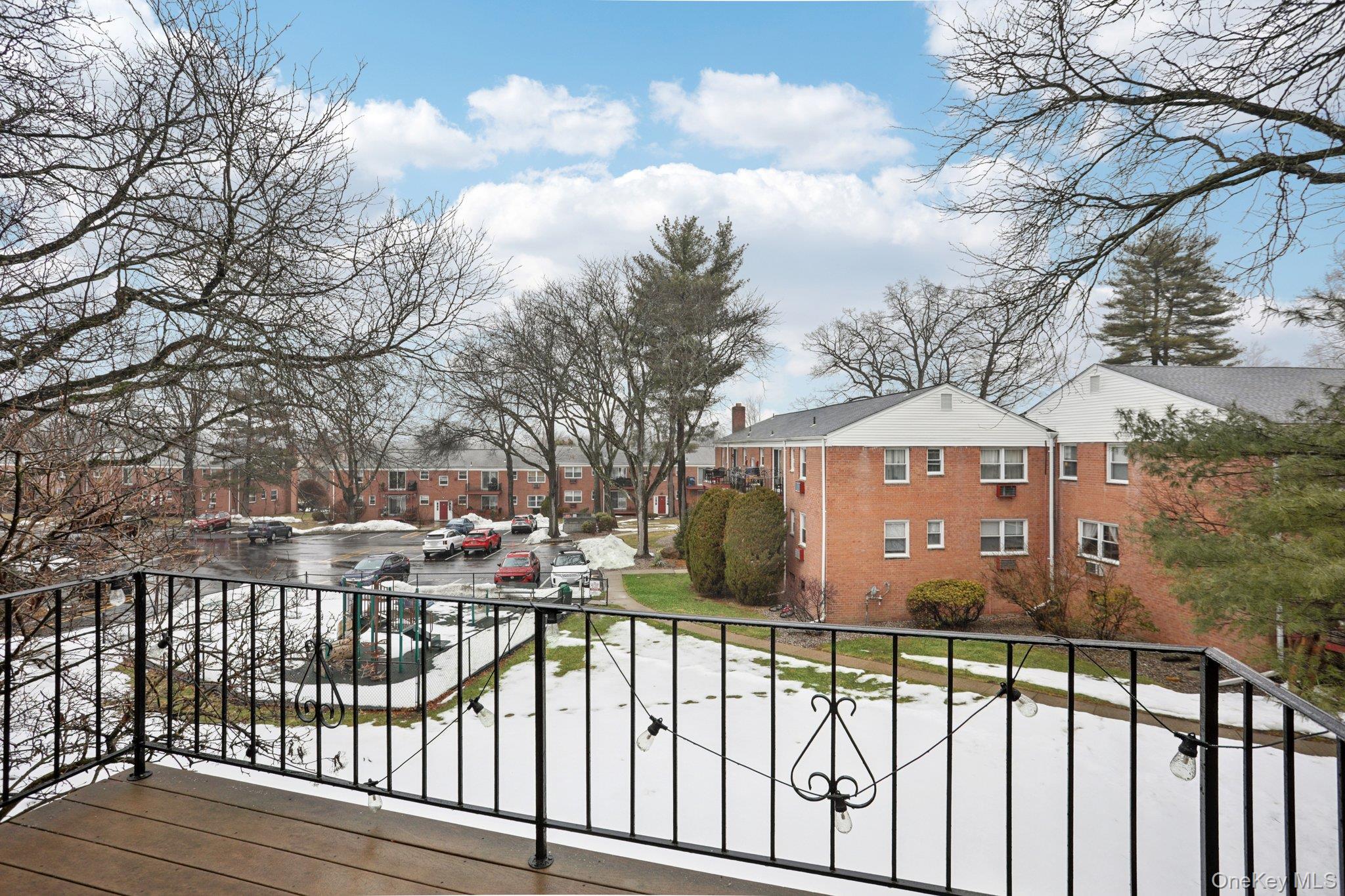 9 Oxford Court Unit: 7908