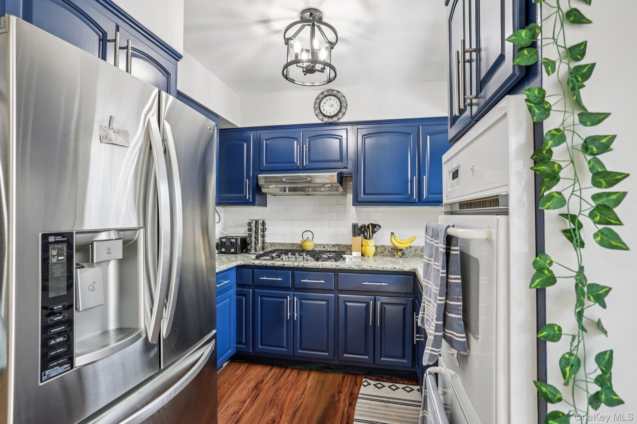 9 Oxford Court Unit: 7908