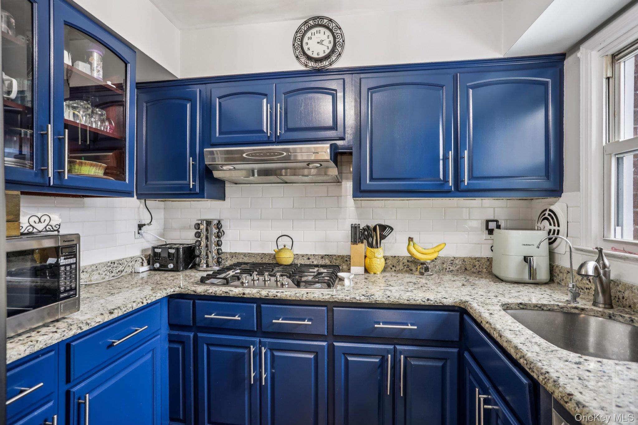 9 Oxford Court Unit: 7908