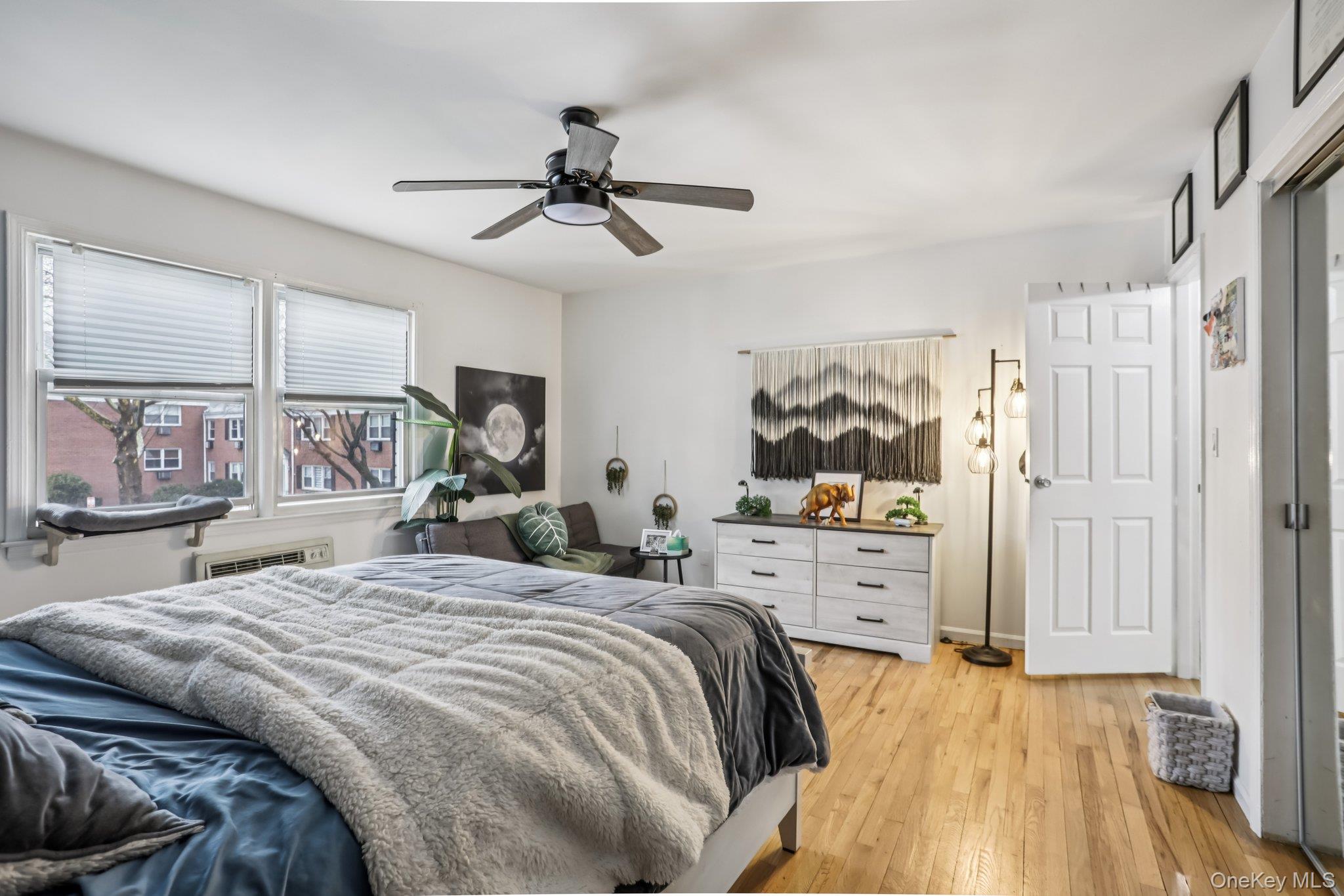 9 Oxford Court Unit: 7908