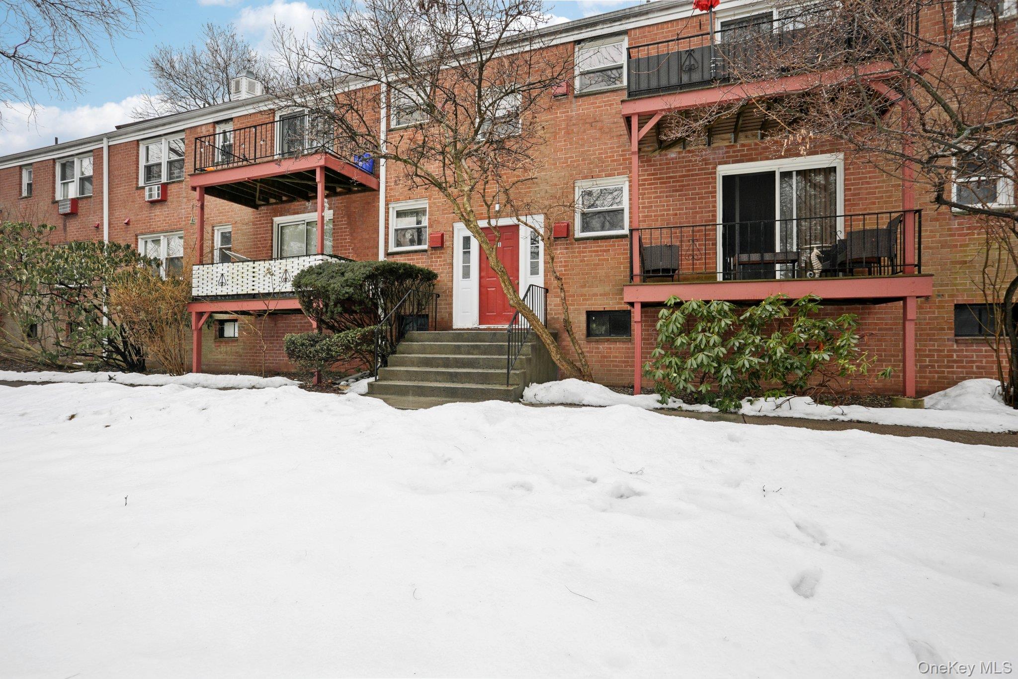 9 Oxford Court Unit: 7908