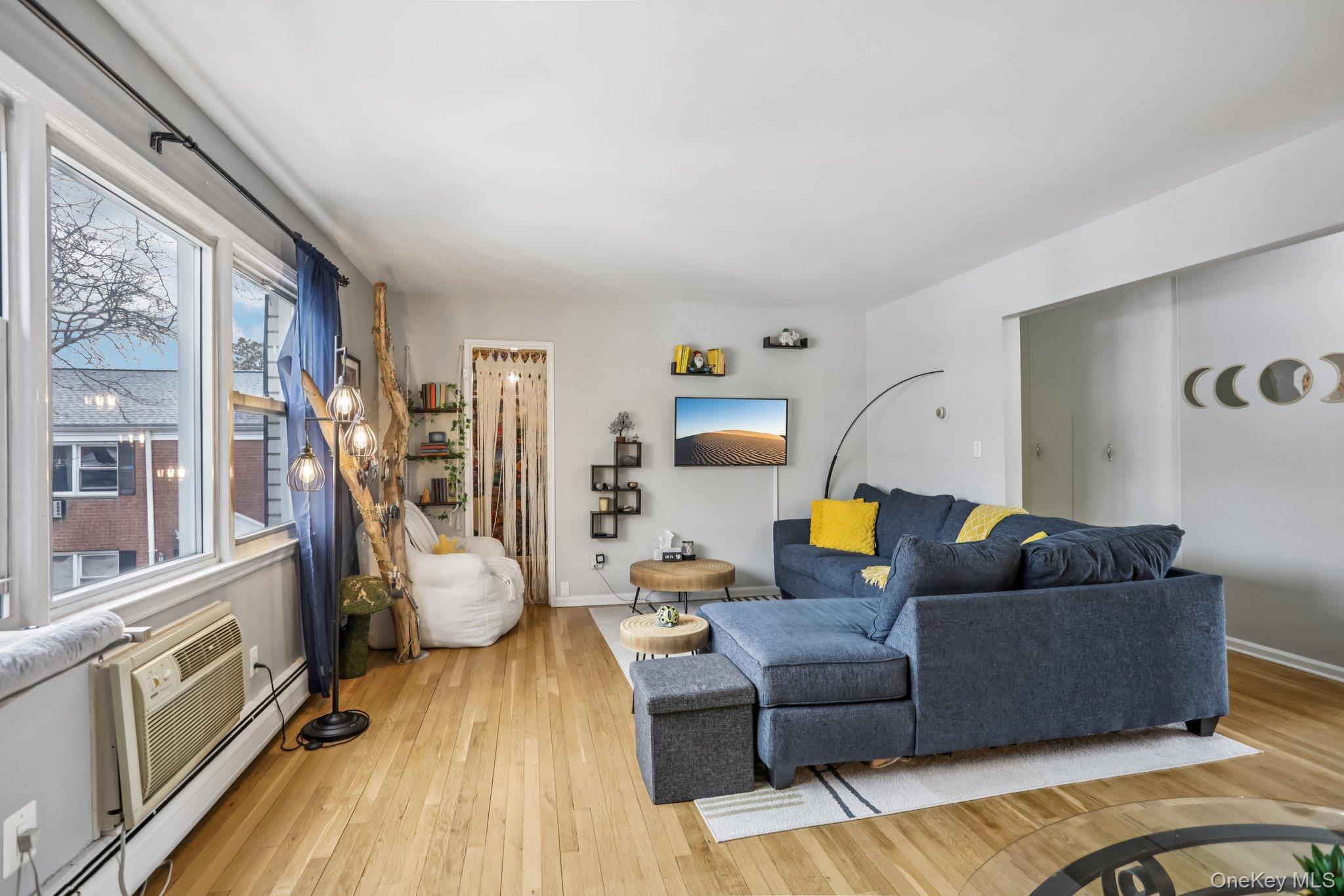 9 Oxford Court Unit: 7908