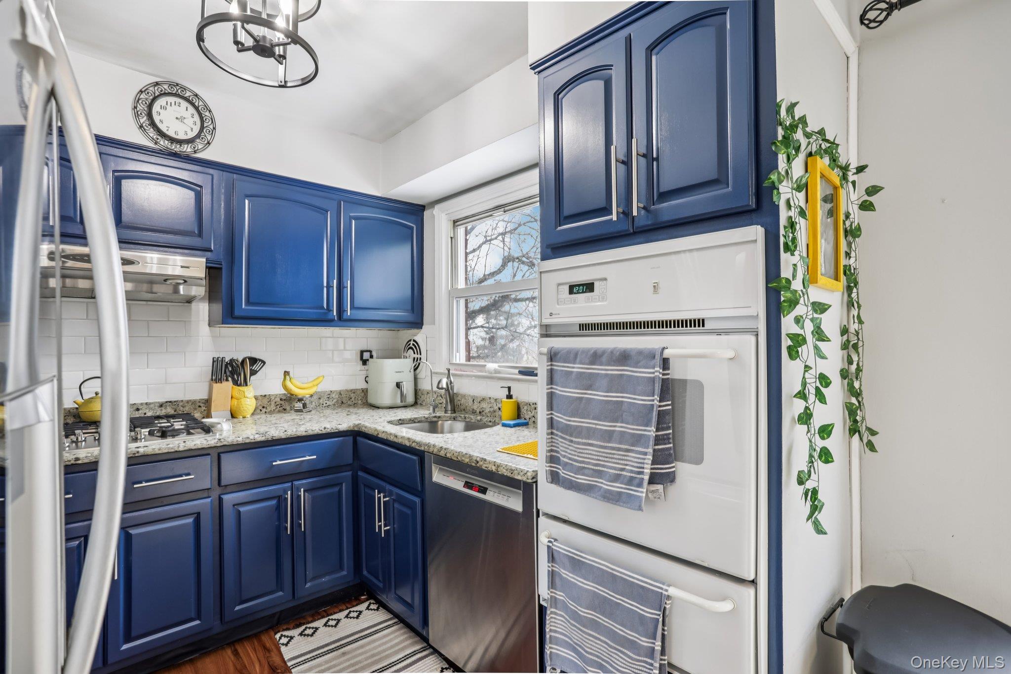 9 Oxford Court Unit: 7908