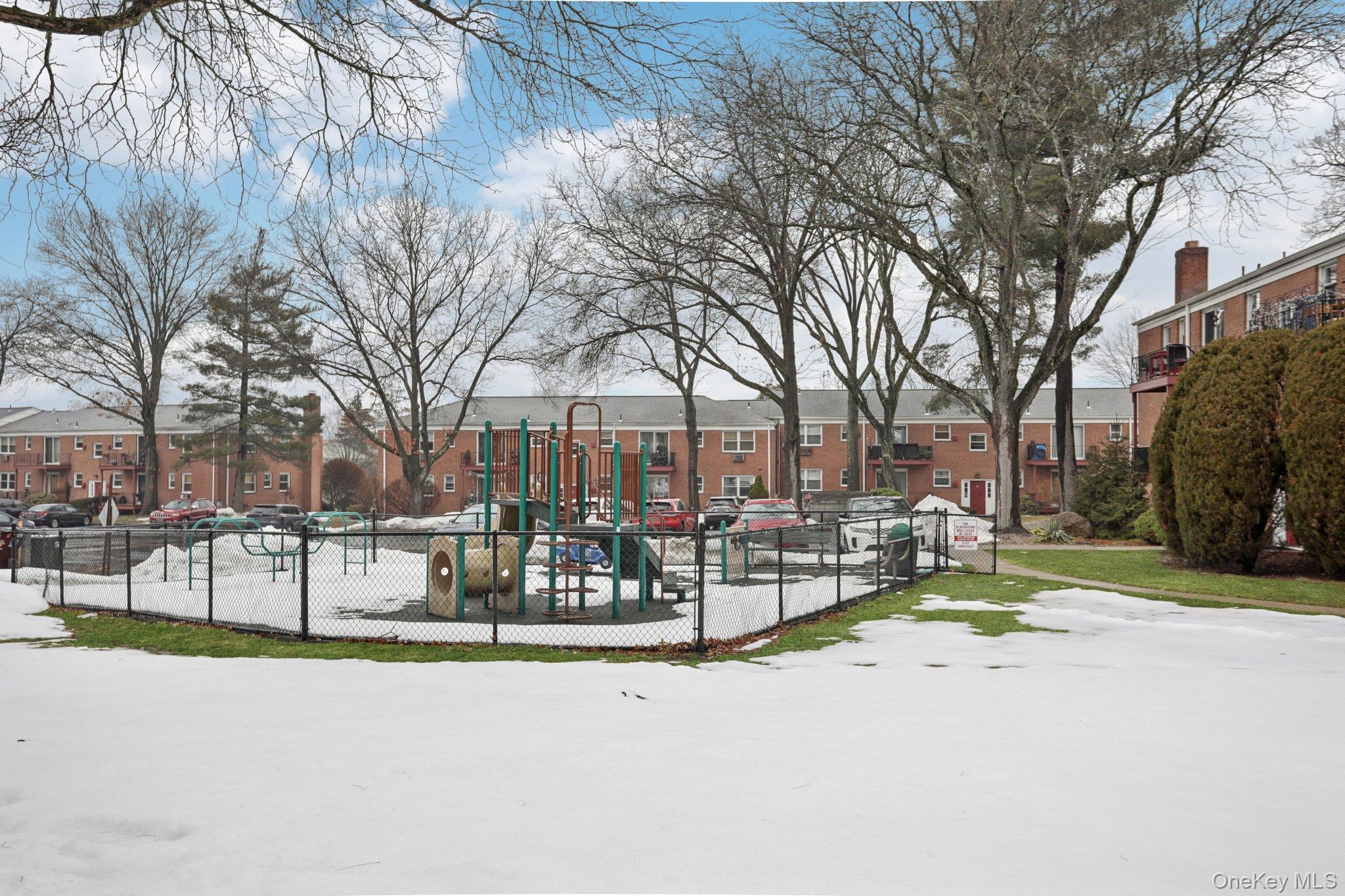 9 Oxford Court Unit: 7908