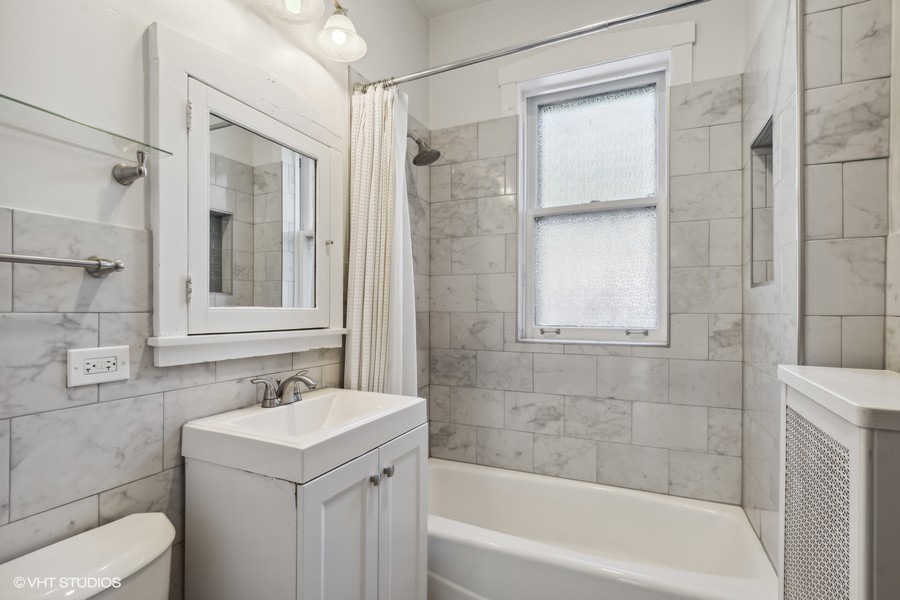 723 SIMPSON Street Unit: 2