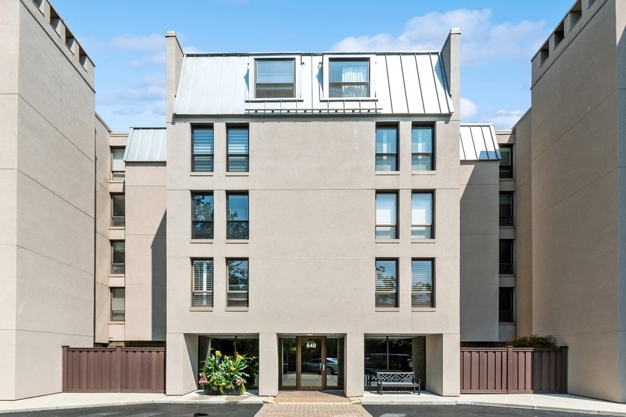 640 Winnetka Mews Unit: 107