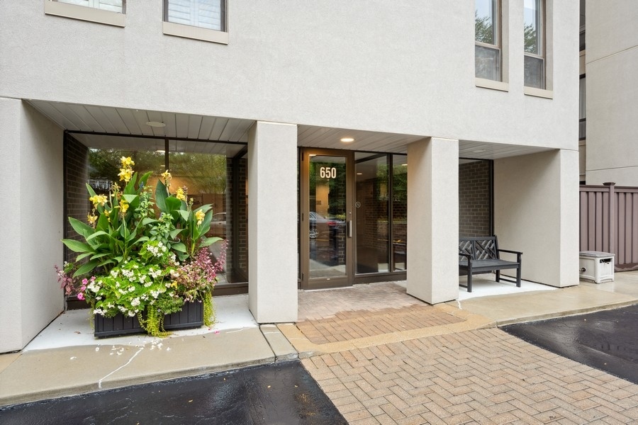 650 Winnetka Mews Unit: 411