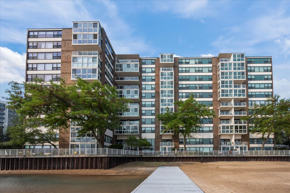 1616 Sheridan Road Unit: 8C