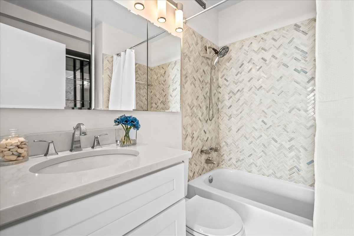 1616 Sheridan Road Unit: 8C