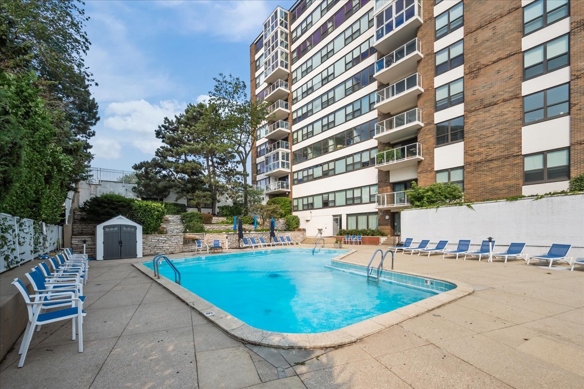 1616 Sheridan Road Unit: 8C