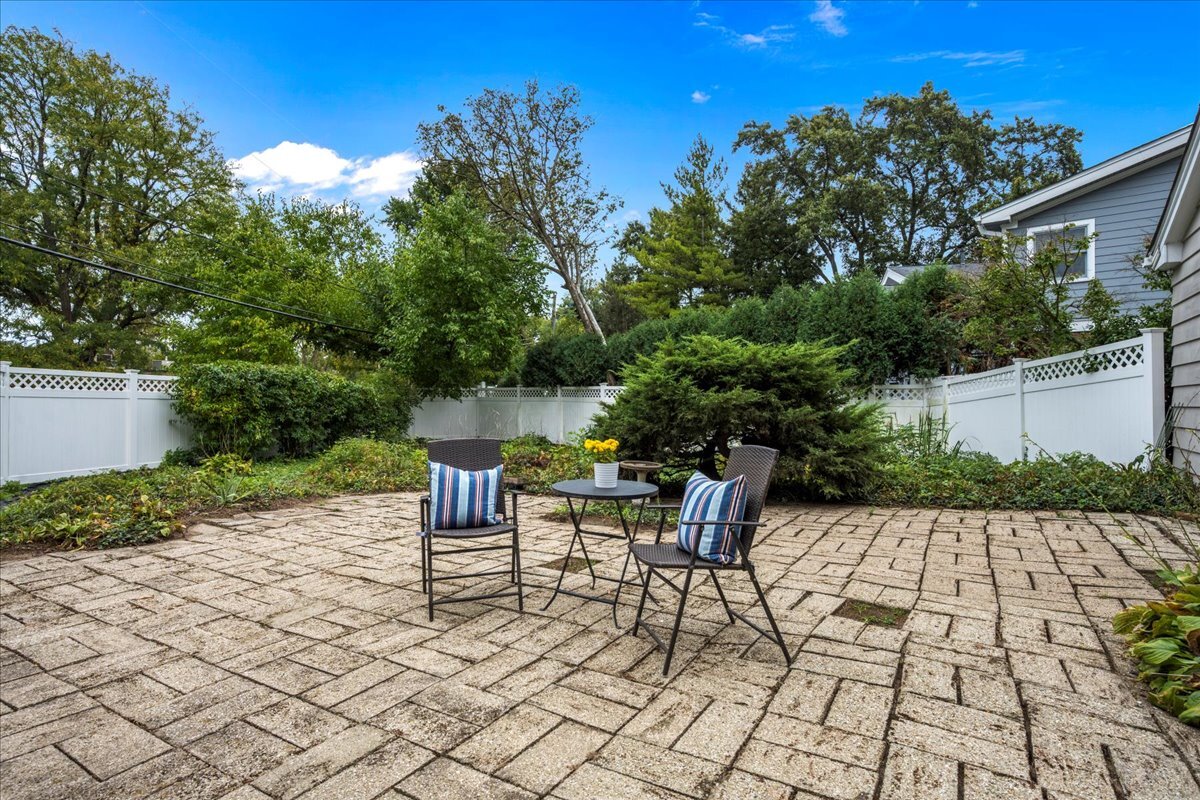 222 Lockerbie Lane