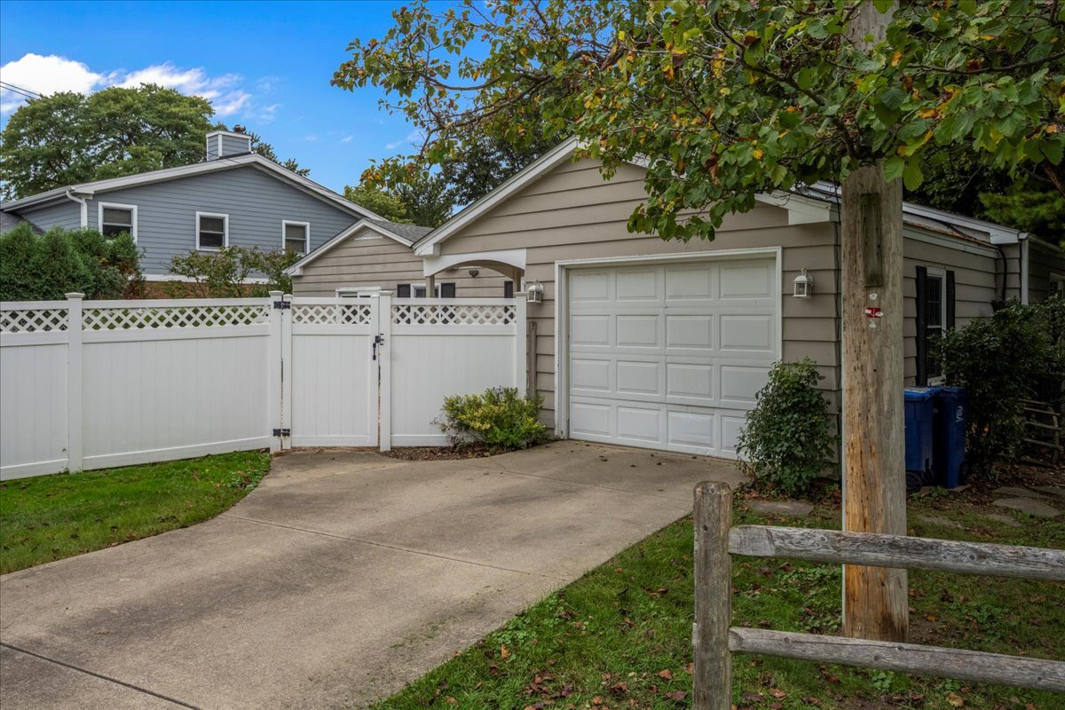 222 Lockerbie Lane