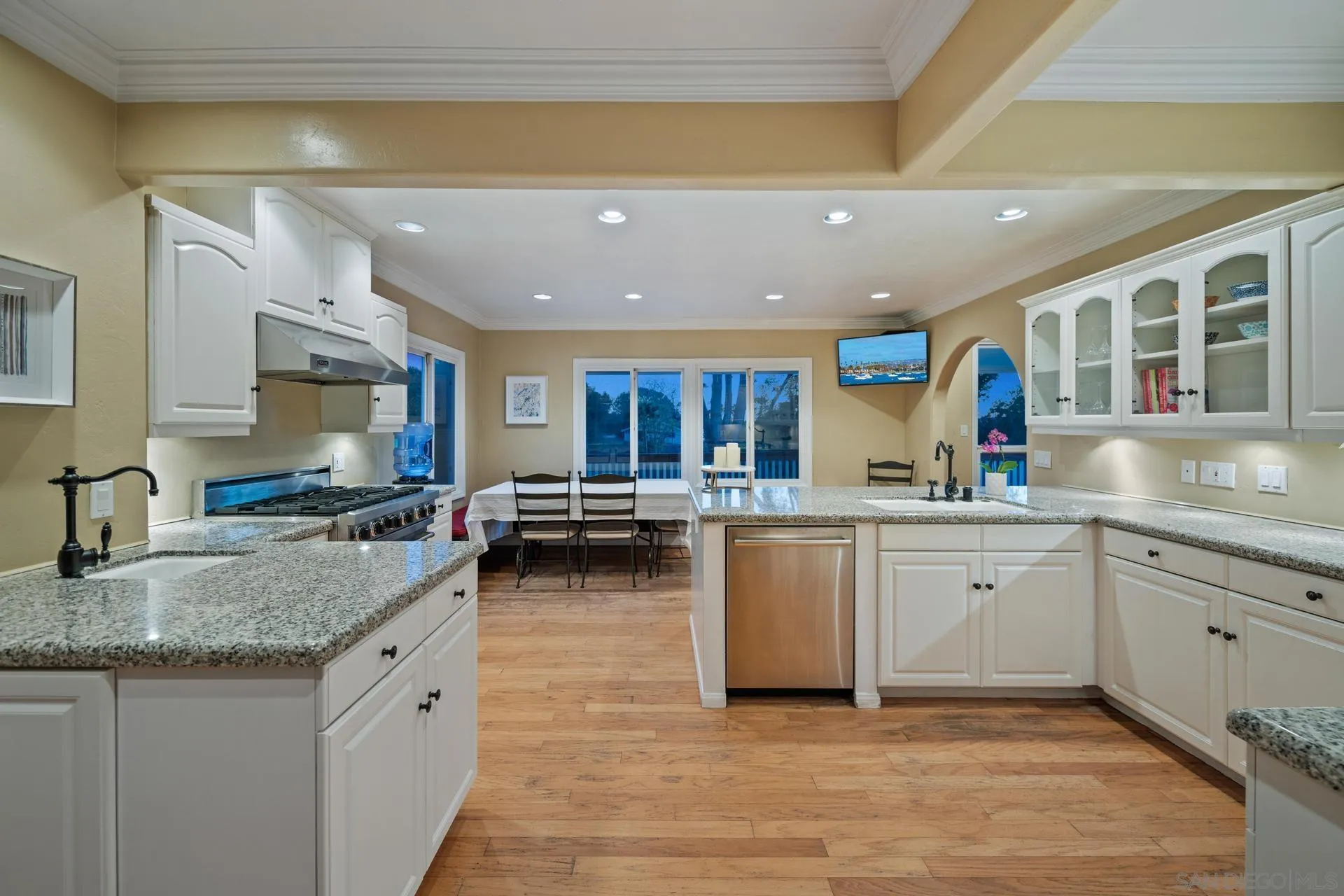 6347 Las Colinas