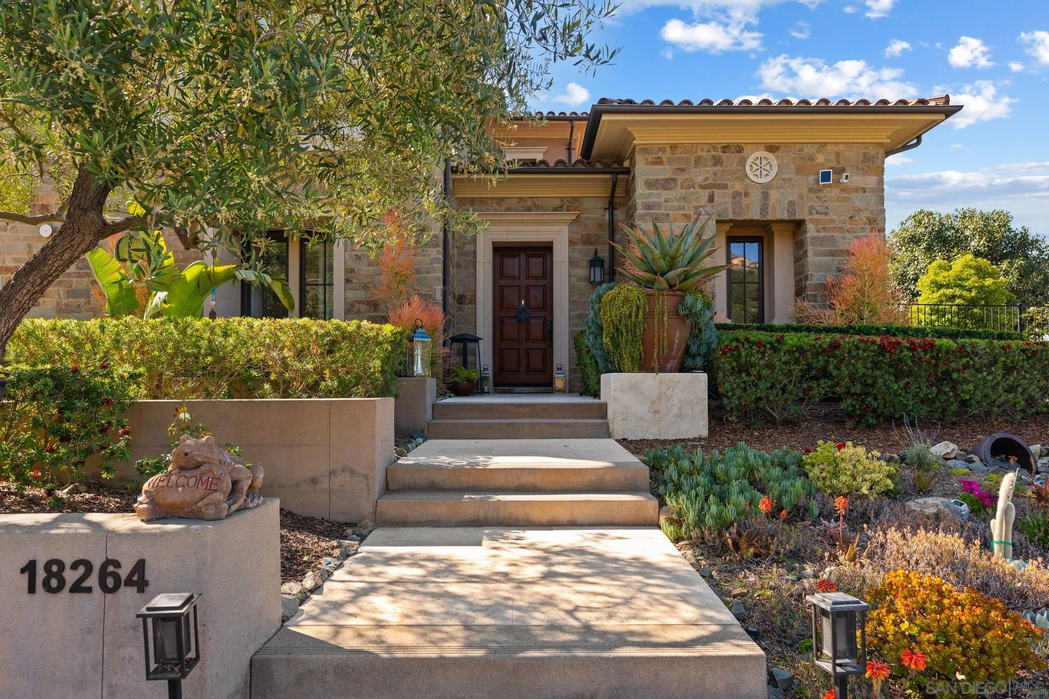 18264 Avenida Manantial