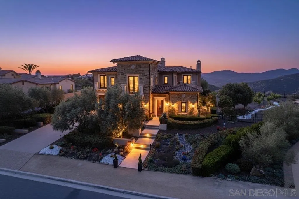 18264 Avenida Manantial