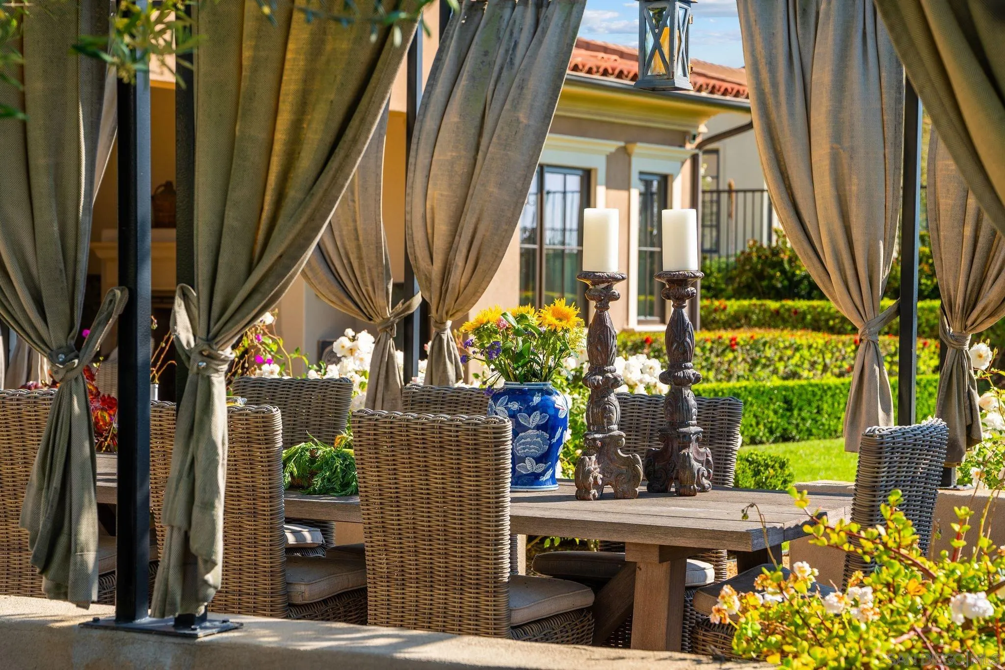 18264 Avenida Manantial