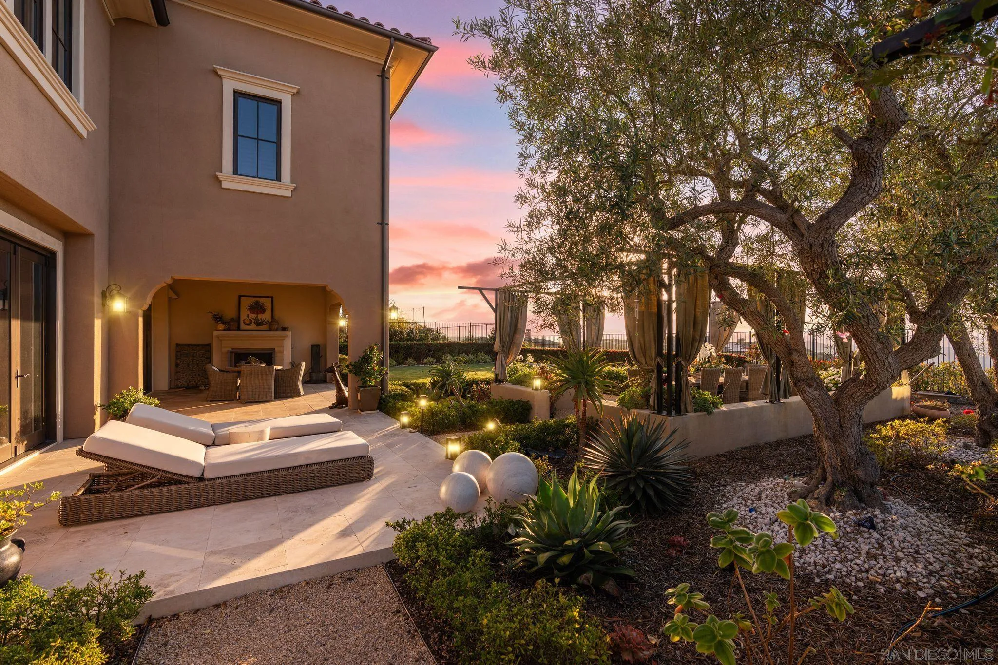 18264 Avenida Manantial