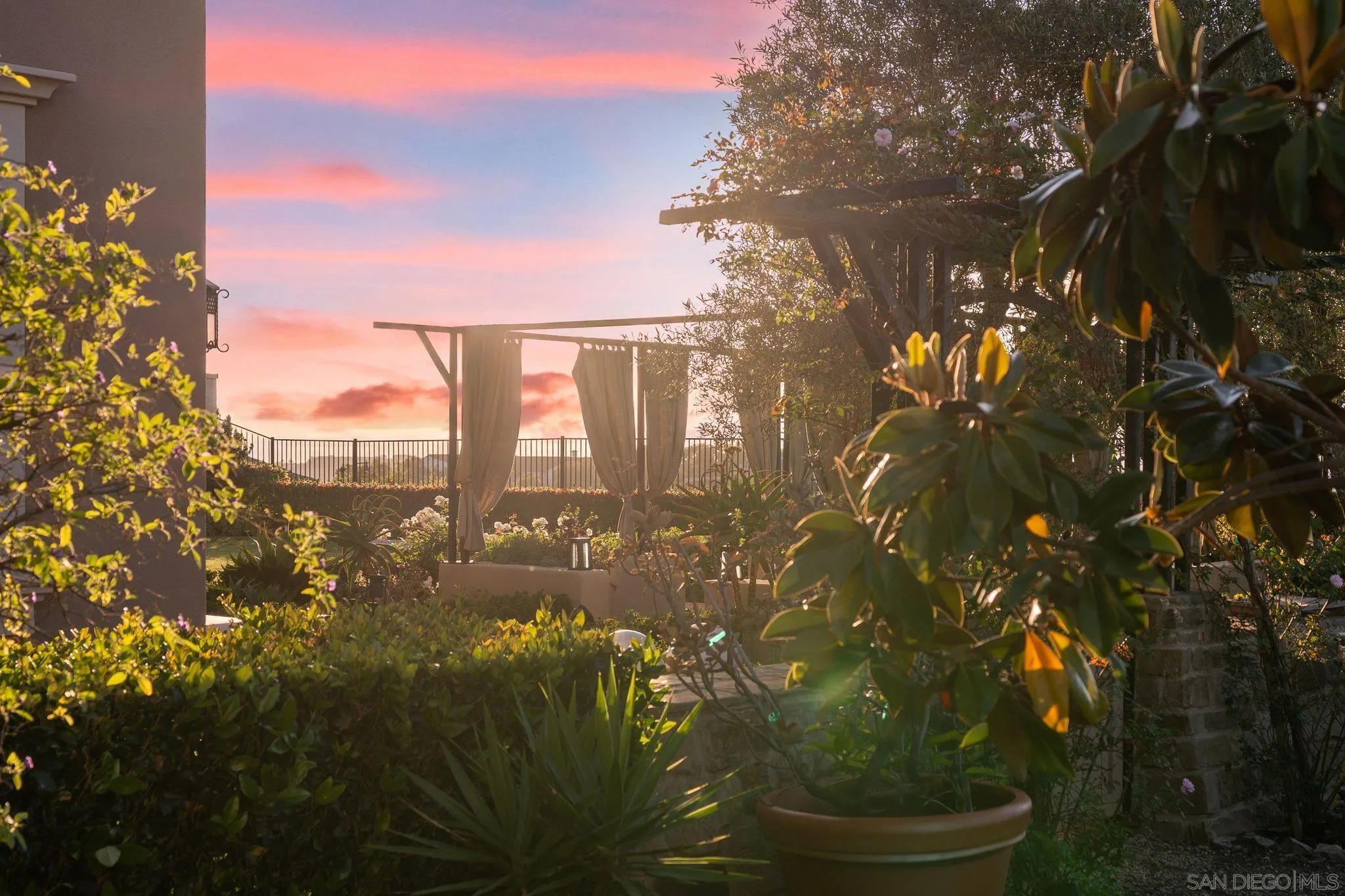 18264 Avenida Manantial