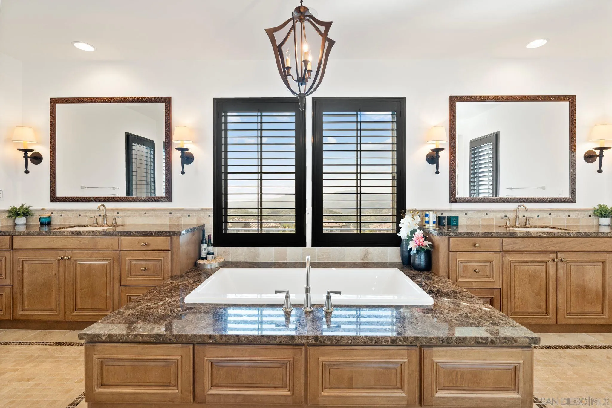 18264 Avenida Manantial