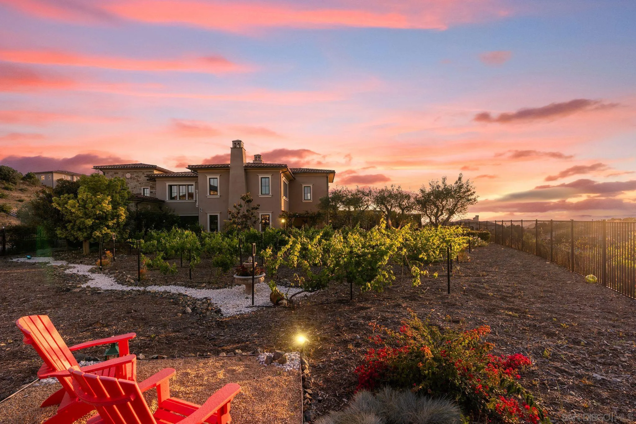 18264 Avenida Manantial