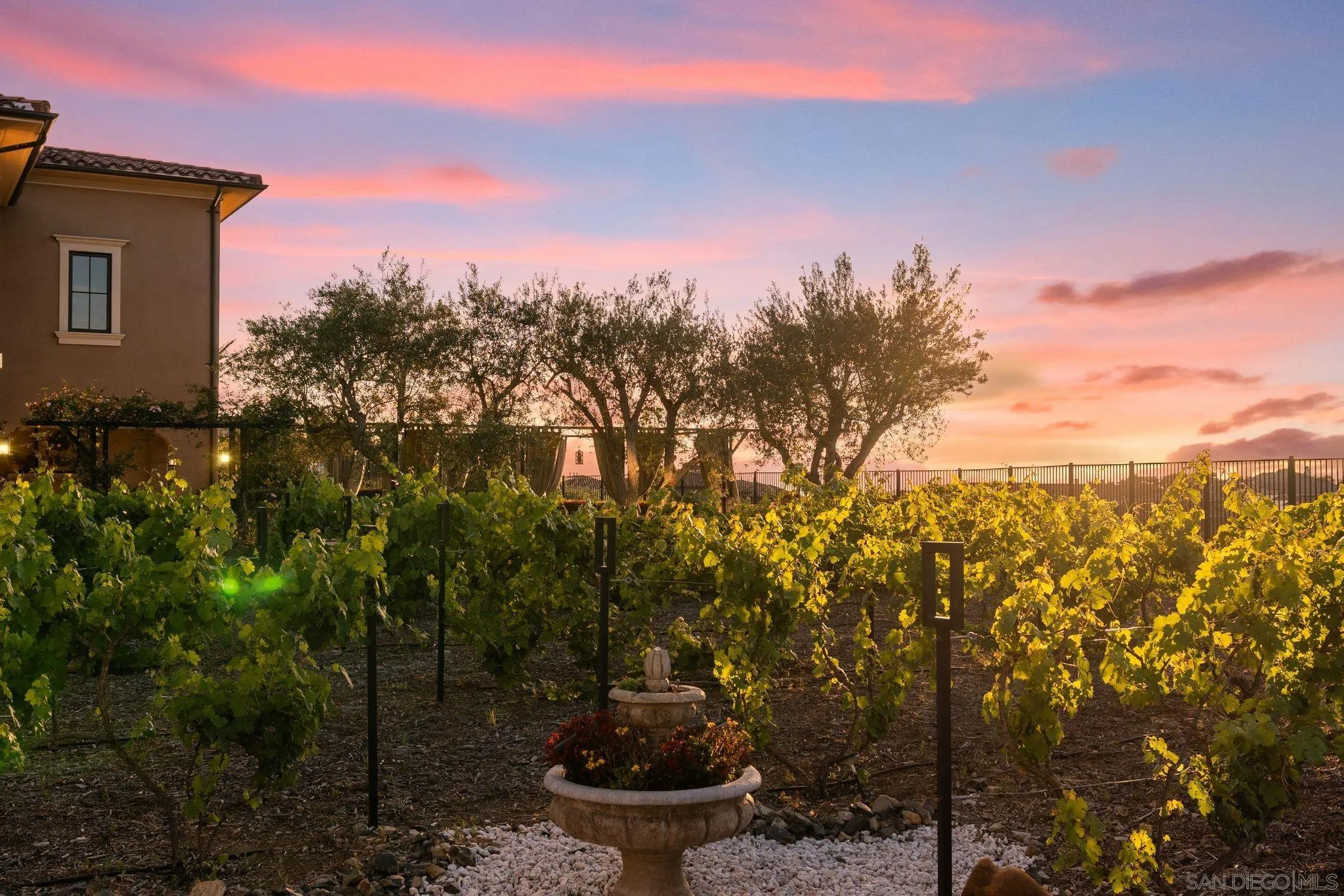 18264 Avenida Manantial