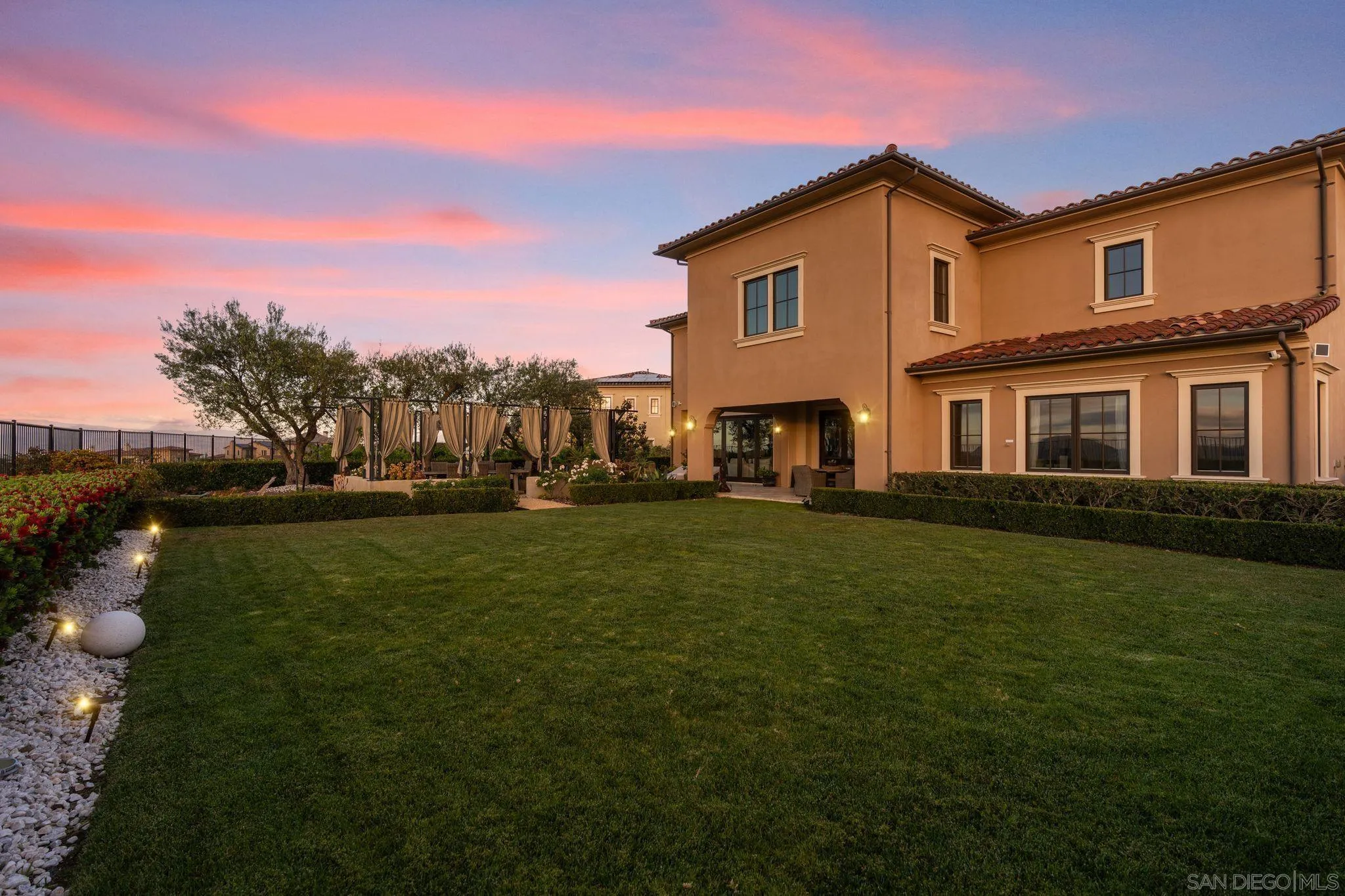 18264 Avenida Manantial