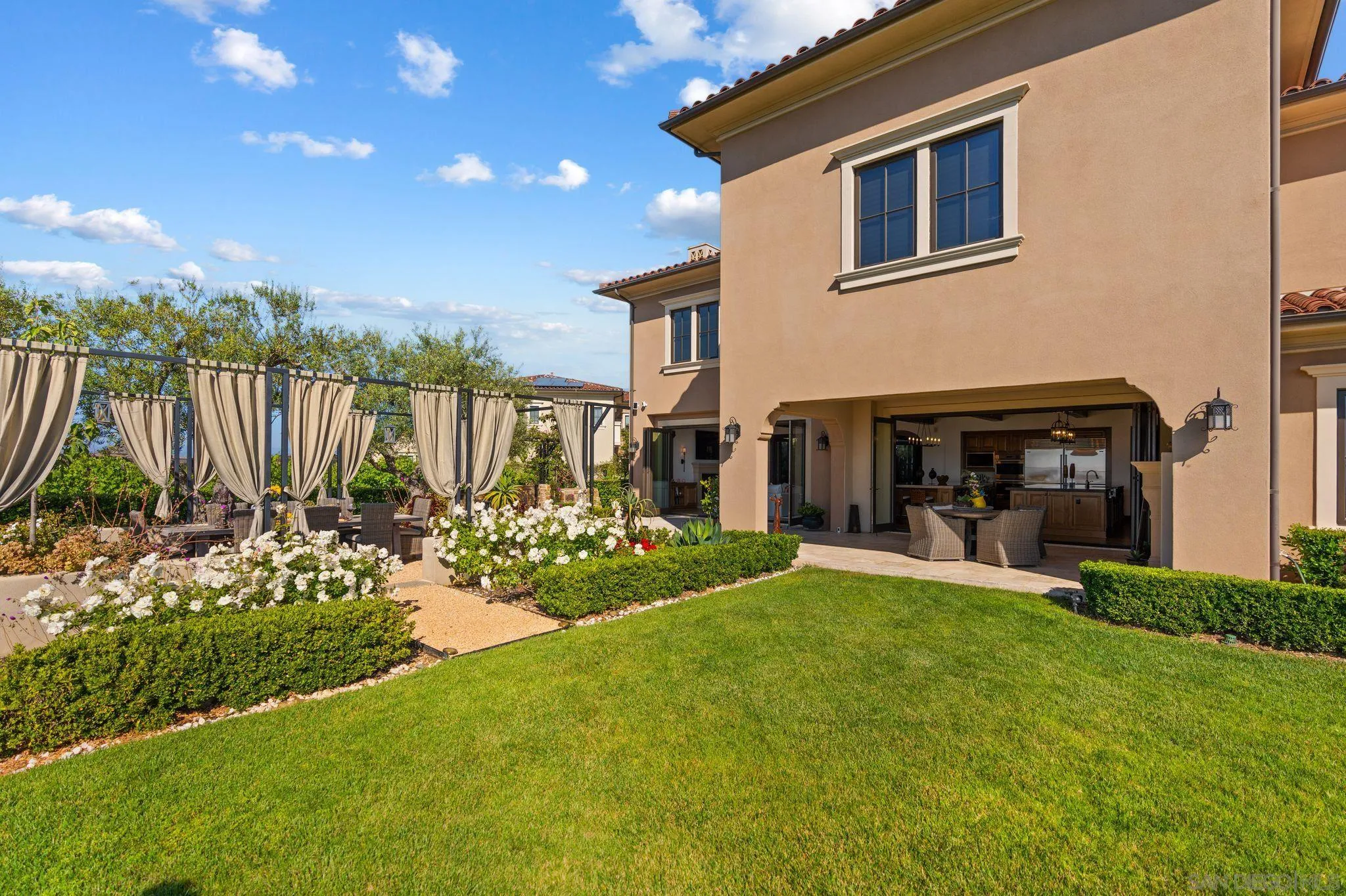 18264 Avenida Manantial