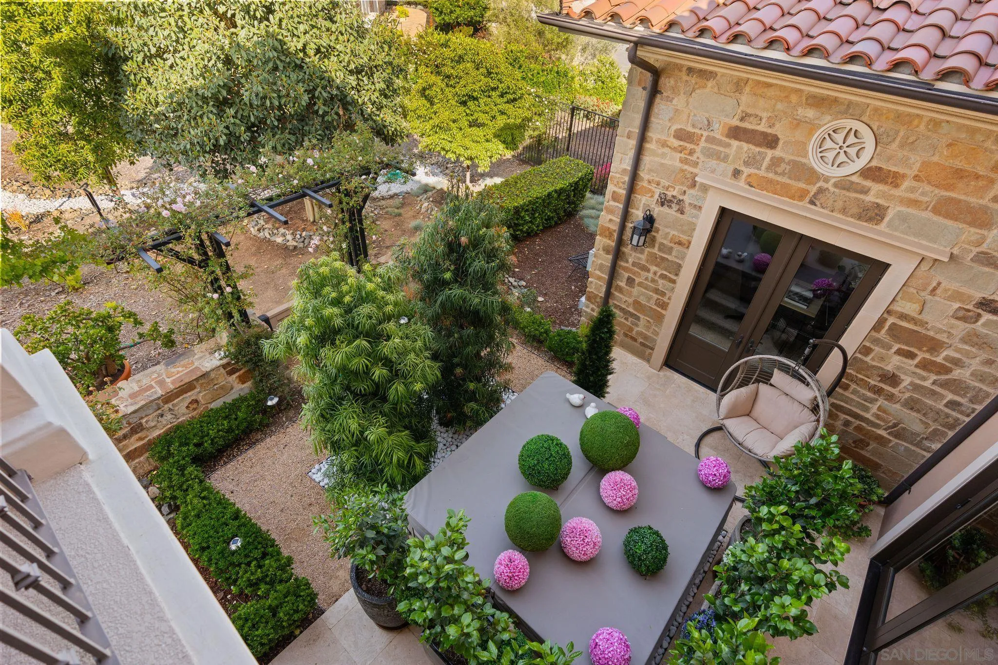 18264 Avenida Manantial