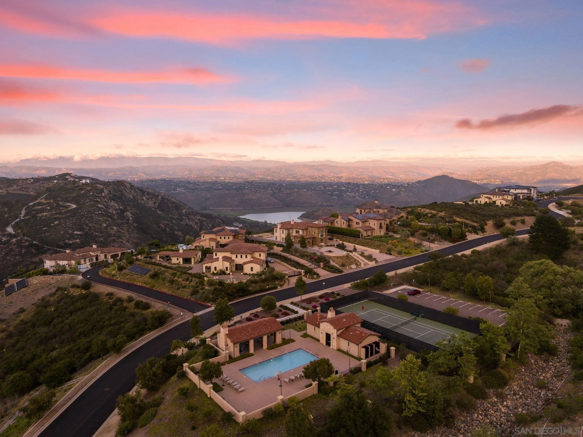 18264 Avenida Manantial