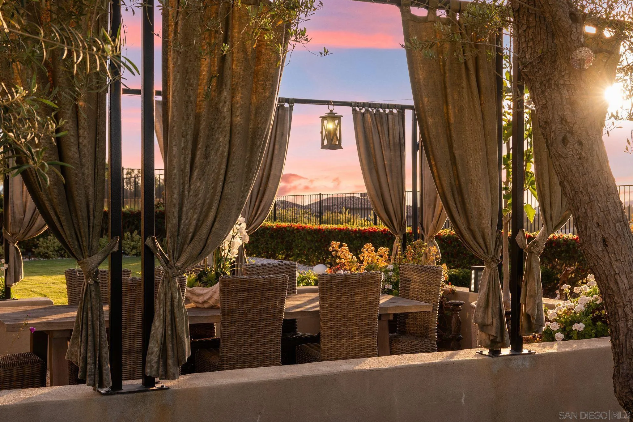 18264 Avenida Manantial