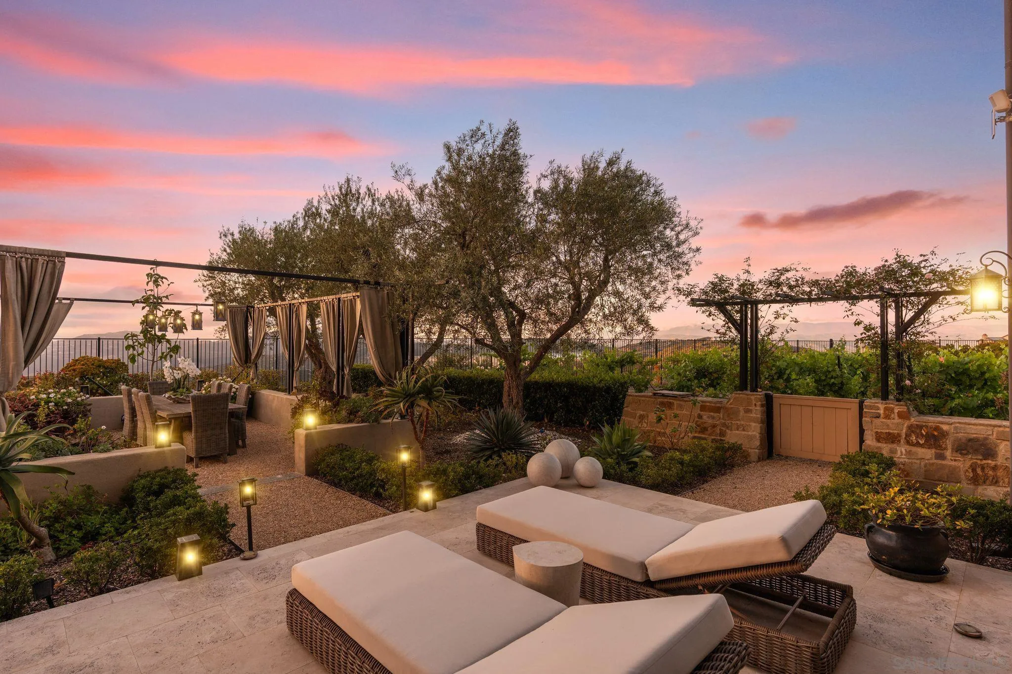 18264 Avenida Manantial