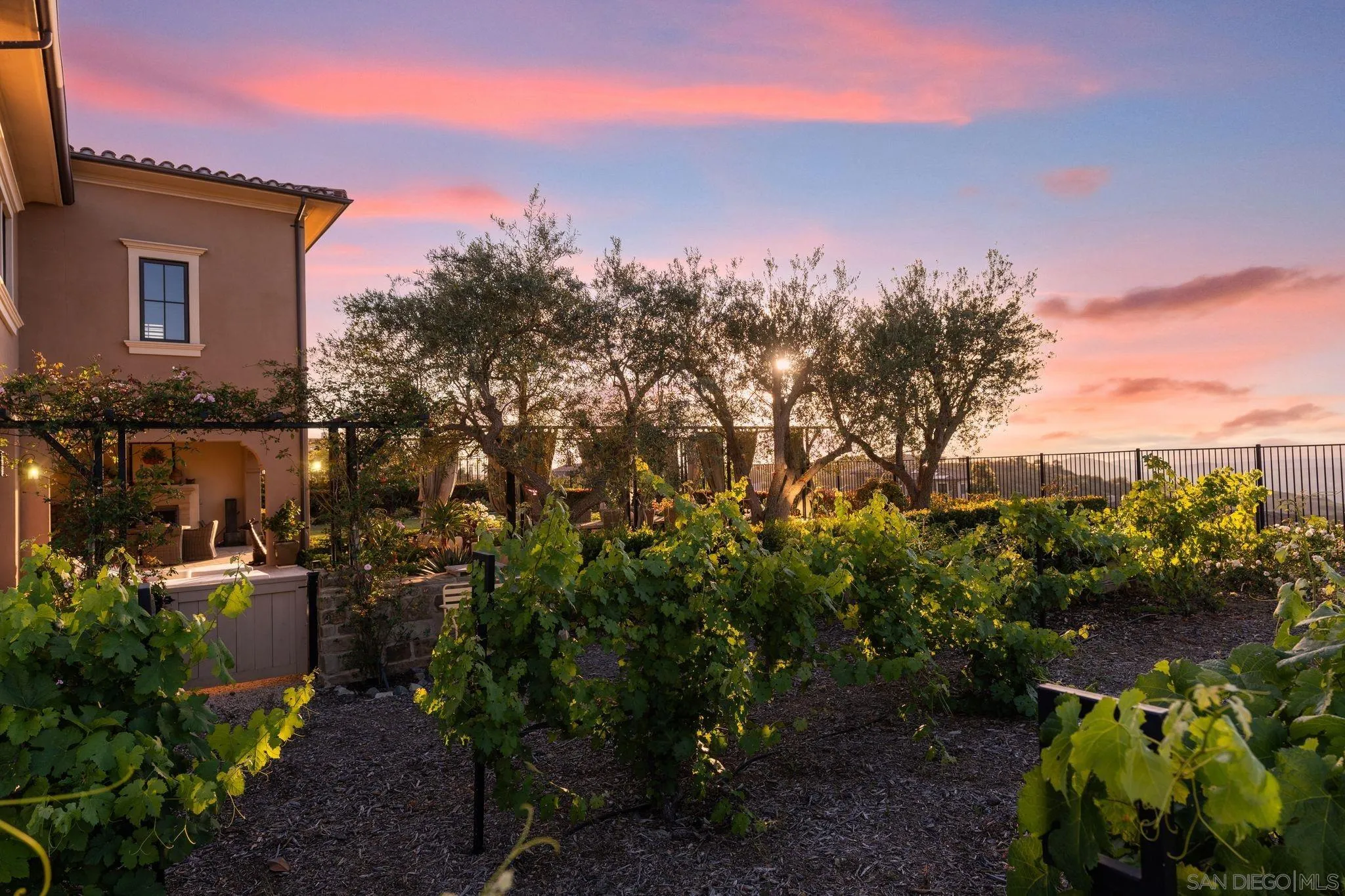 18264 Avenida Manantial