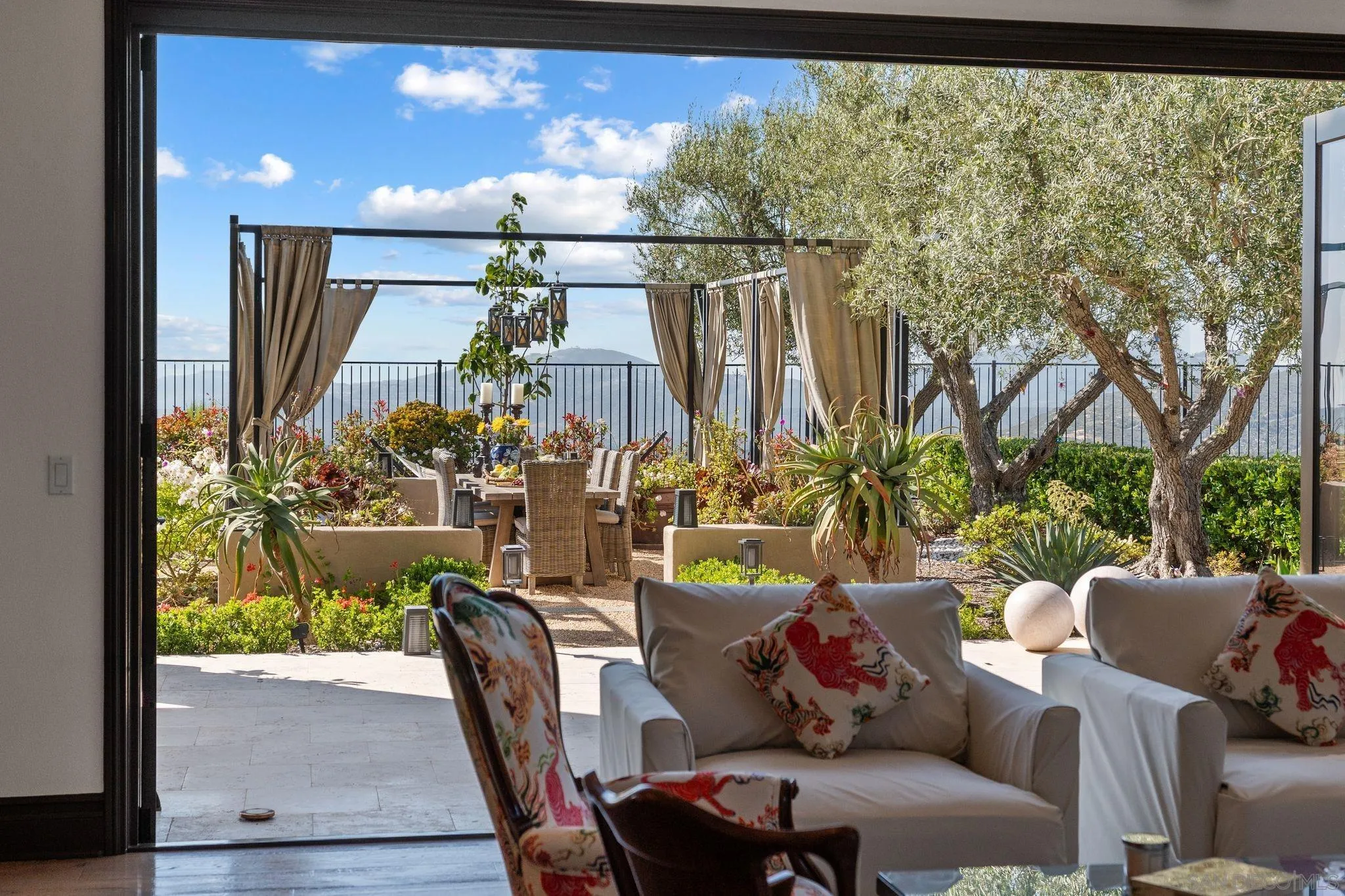 18264 Avenida Manantial