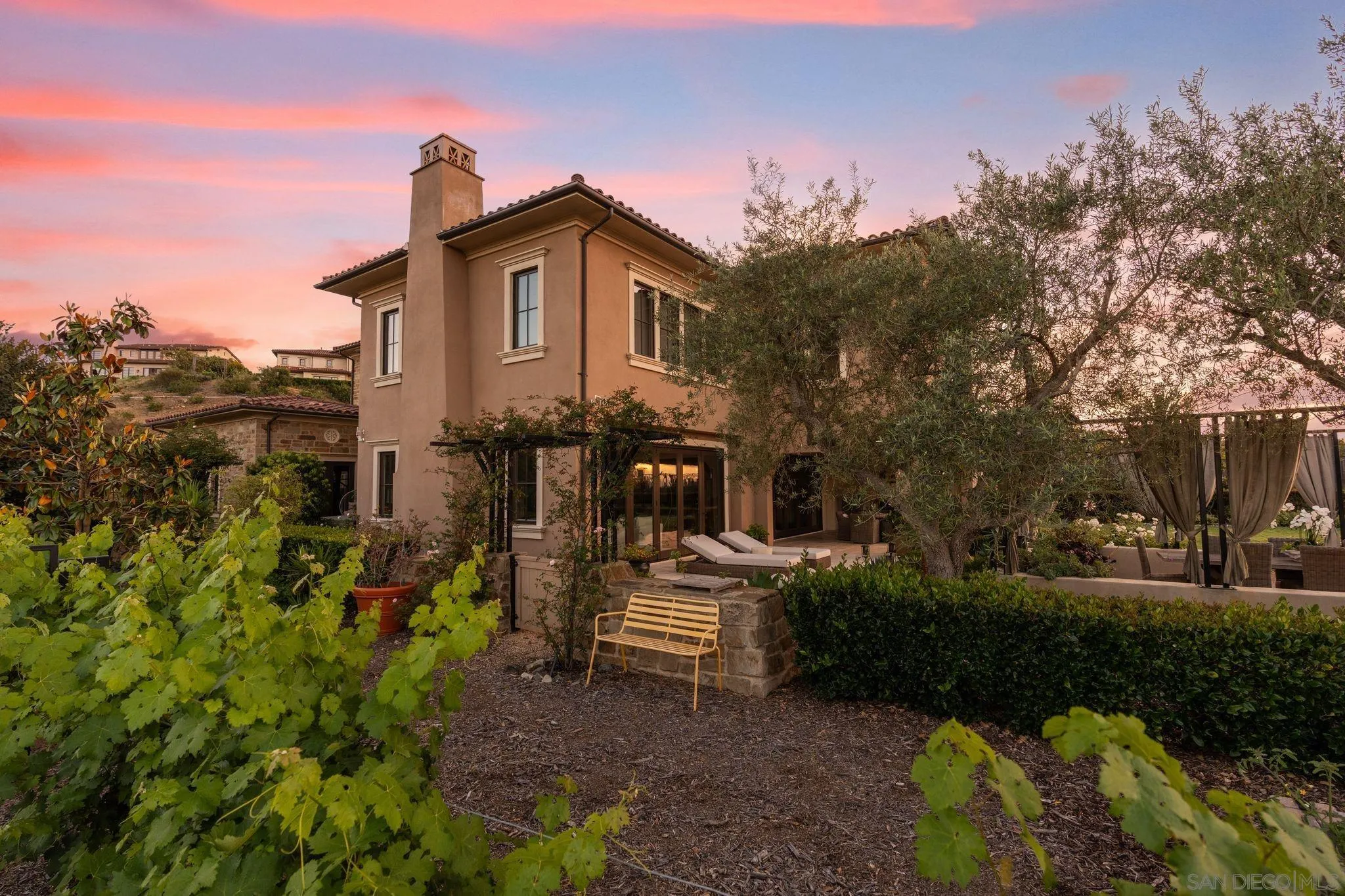 18264 Avenida Manantial