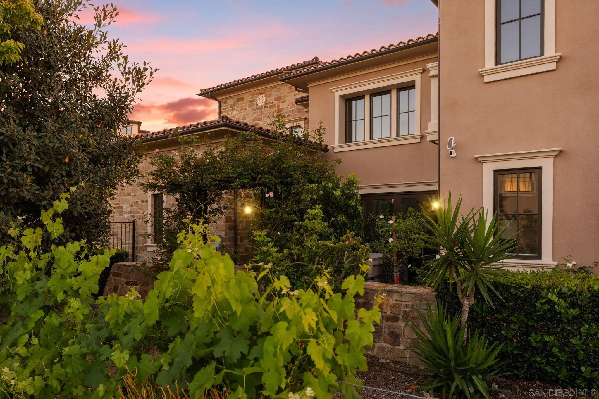 18264 Avenida Manantial