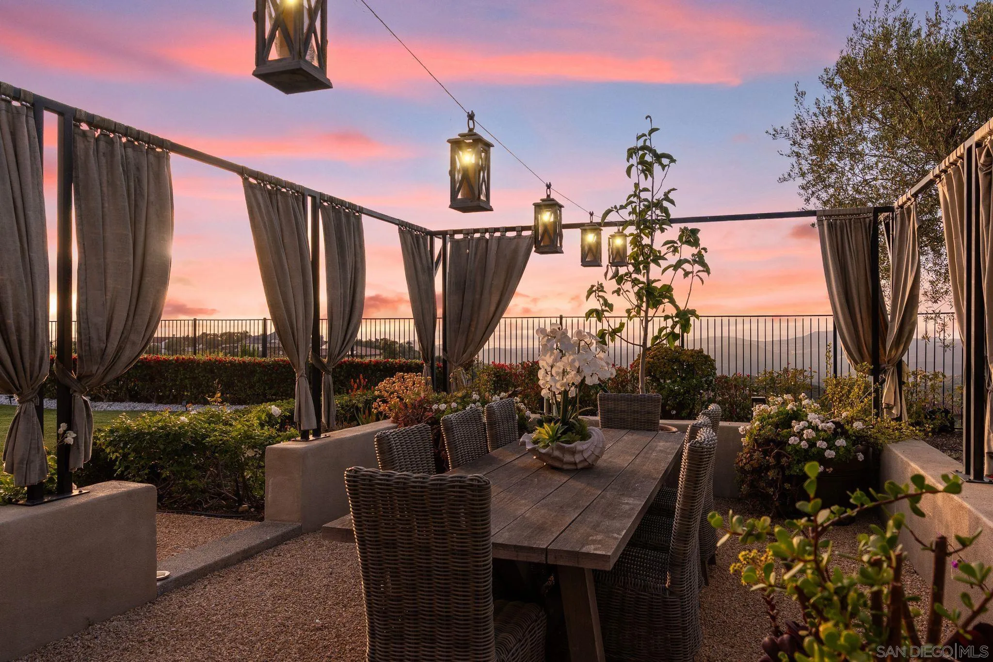 18264 Avenida Manantial