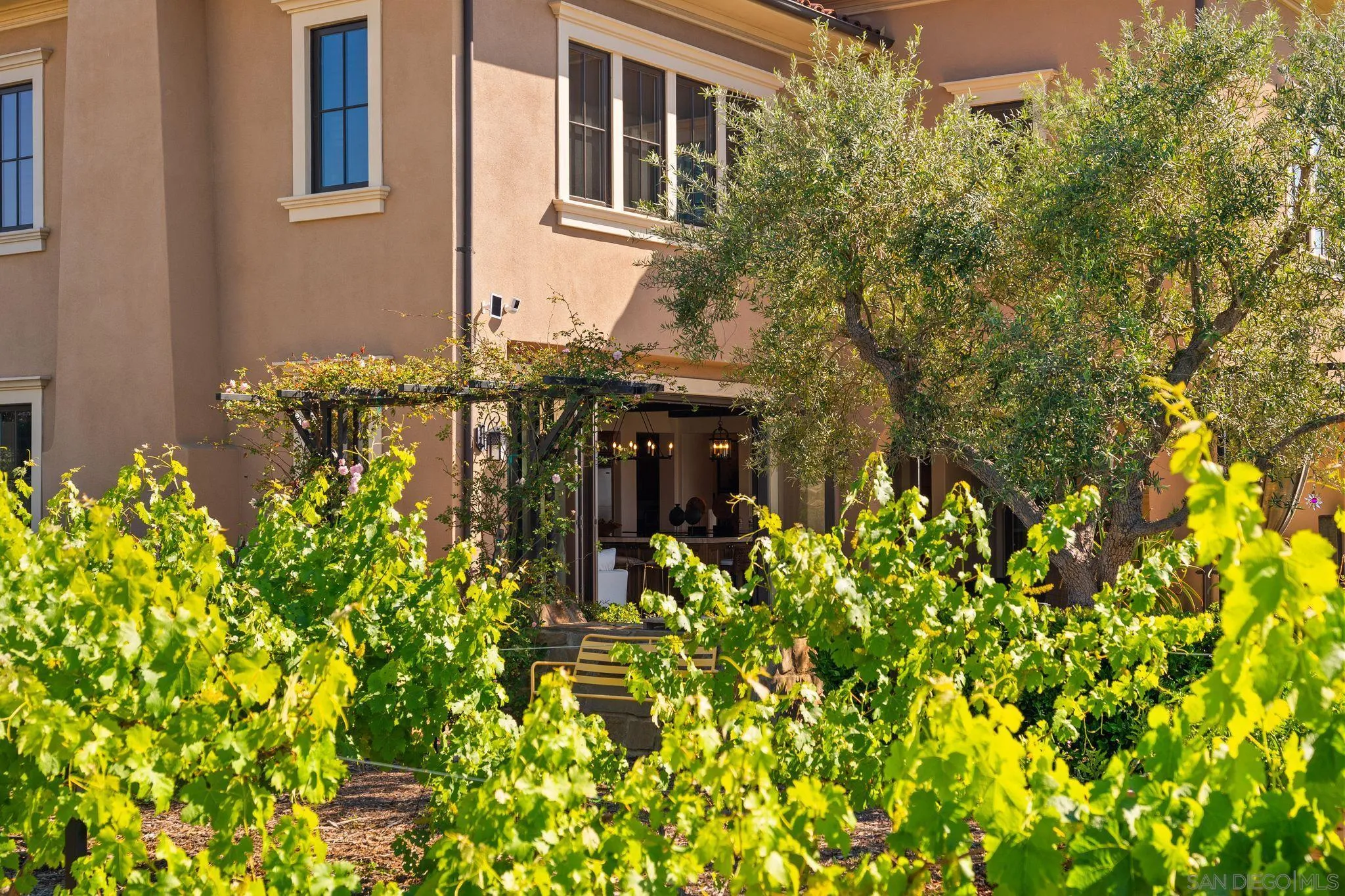 18264 Avenida Manantial