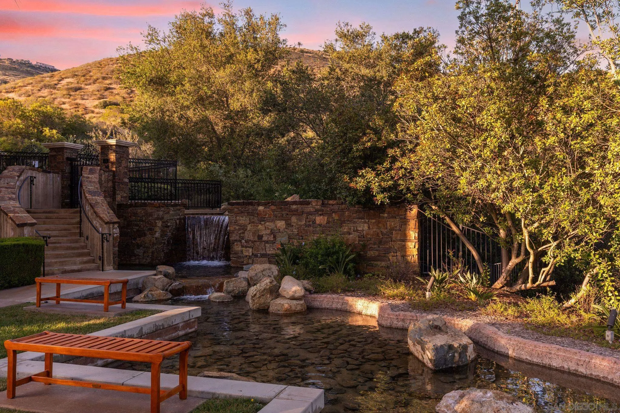 18264 Avenida Manantial