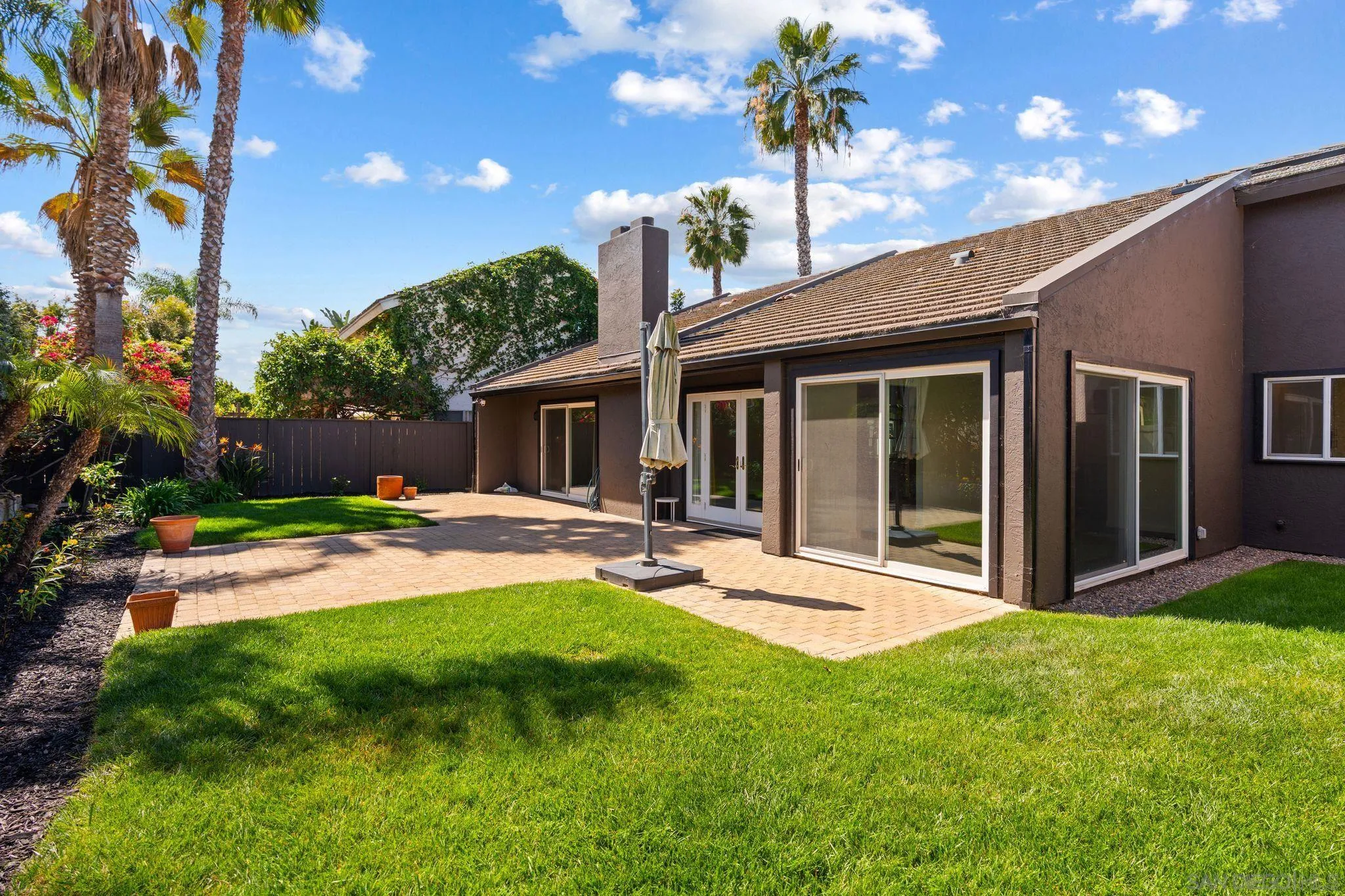 15999 Via De Las Palmas