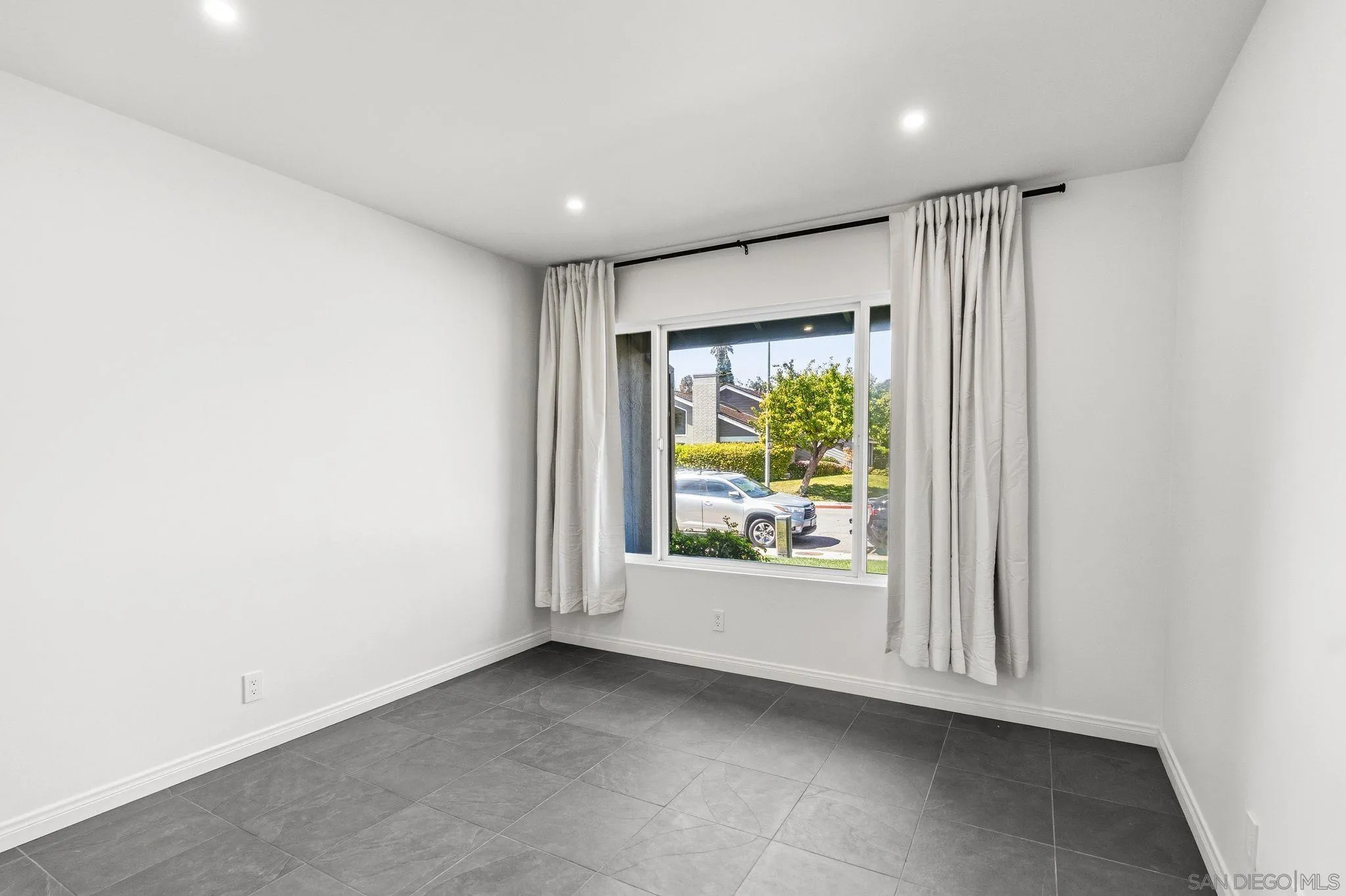 15999 Via De Las Palmas