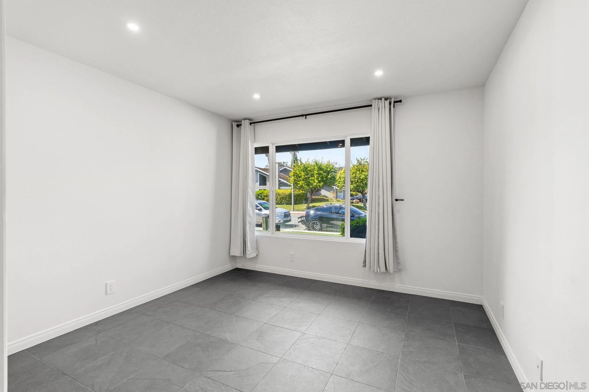 15999 Via De Las Palmas