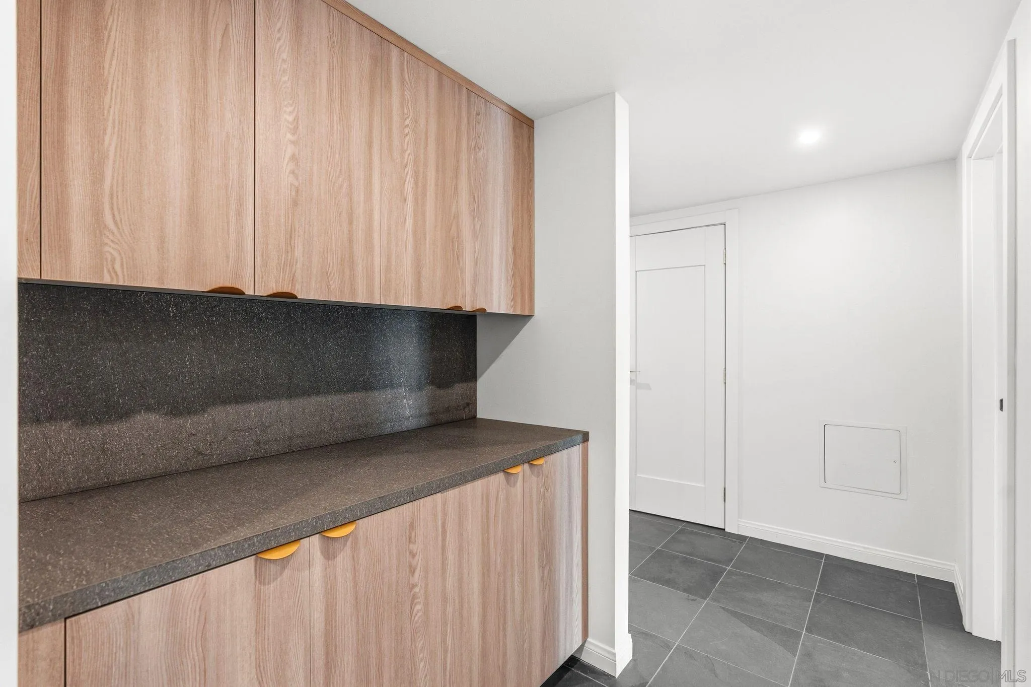 15999 Via De Las Palmas