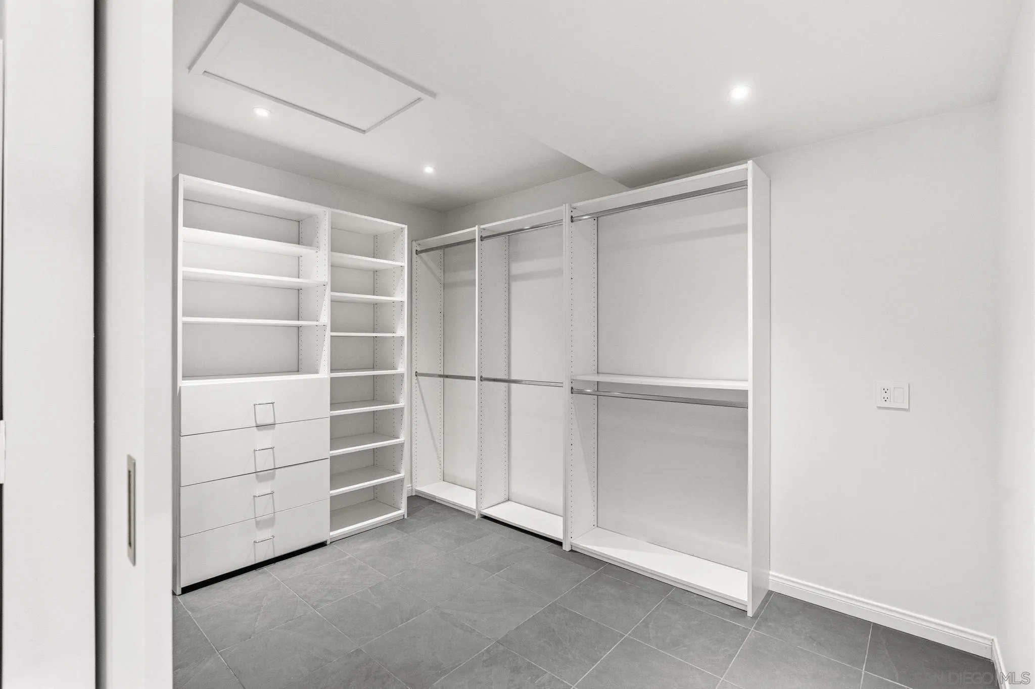 15999 Via De Las Palmas