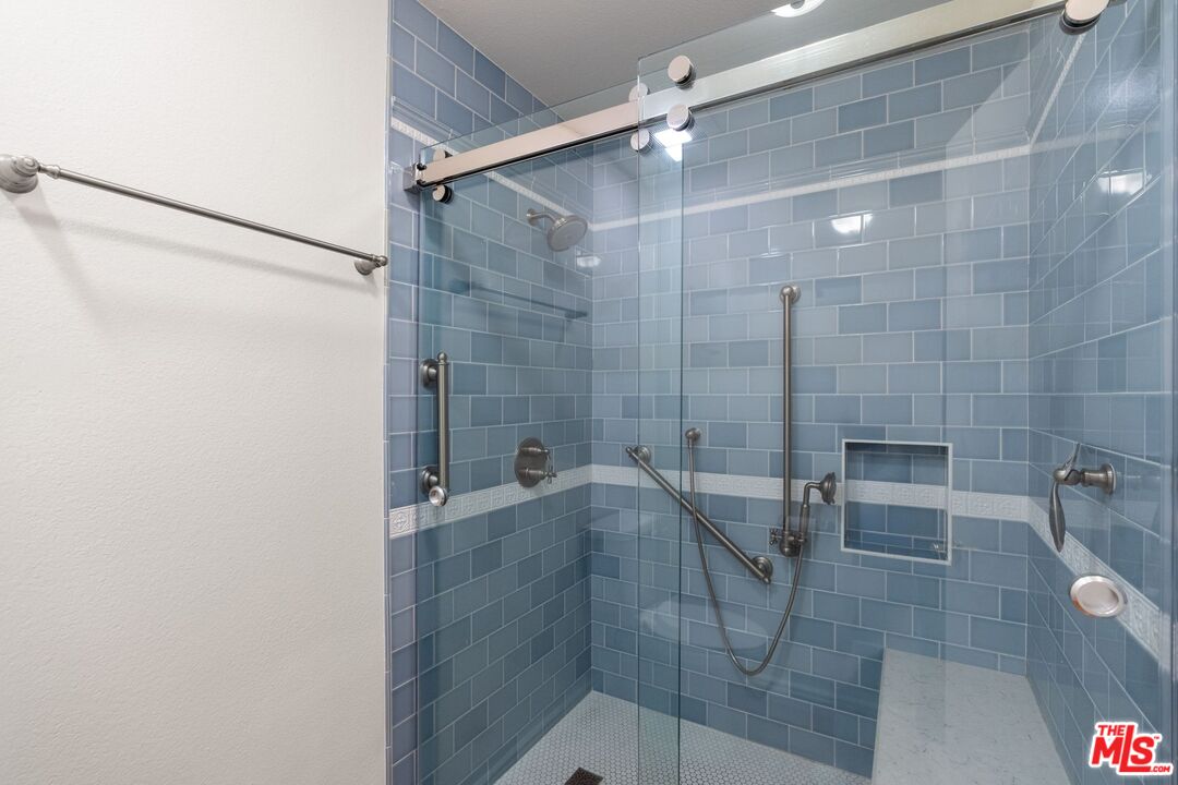 23 Cresthaven Unit: 51